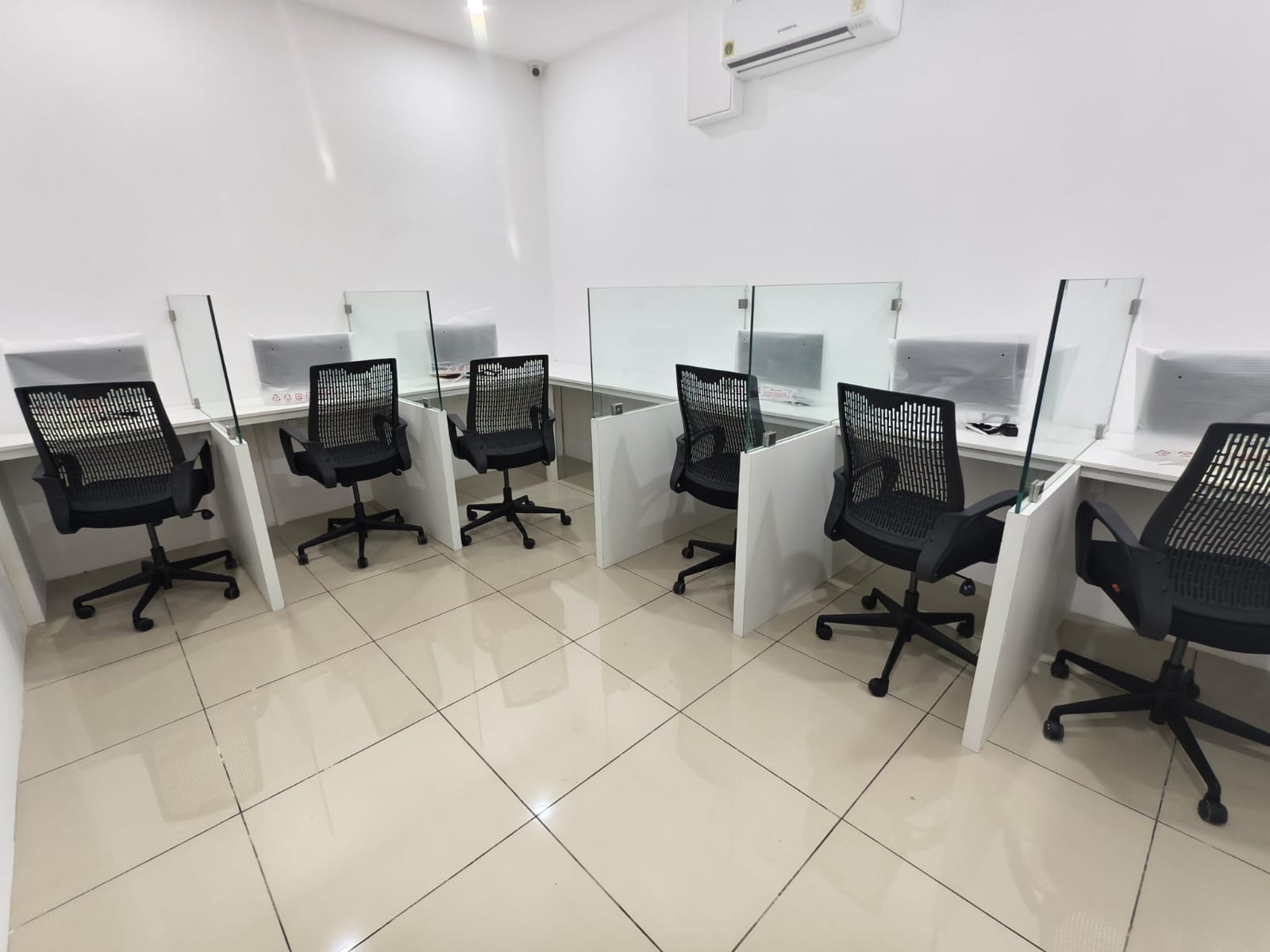 ICorp computer study desks with partitions